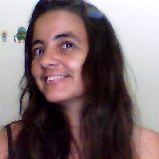 Desistir de nunca ser feliz
Abolir o controle e a razão
Coração quando fala e me diz como se faz
O meu sentimento voa muito mais