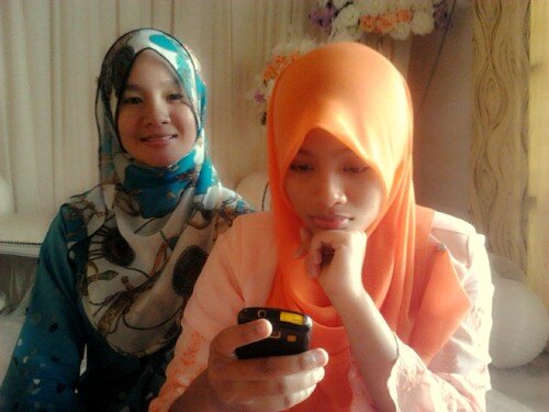 Assalamualikum .. Ya allah tabahkan hati hambamu ini ya allah .. Lpas ni ta ade tmpat mngadu .. Knape mimi pegi ?? Smpai atiy .. : ( aq nak hang dlm idop aq ..