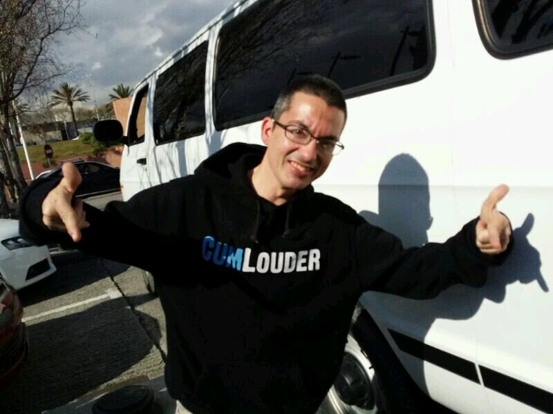 Soy el chofer de el follovolumen de @cumlouder