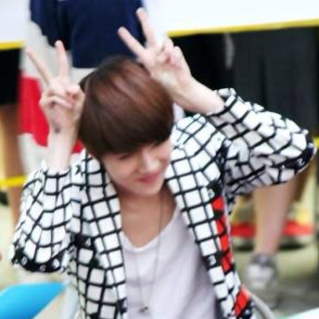 ผมก็แค่ผู้ชายธรรมดาๆคนนึง หล่อไม่มากแต่หน้าตาเทพบุตรมากนะครับ มีลูกชื่อฮุนนี่ #โรคคลั่งหมีเฉียบพลัน#อารมณ์เปลี่ยนตามความรู้สึก #justbotnotreal #mybothfam