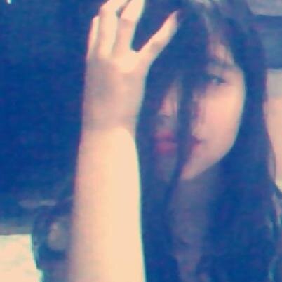 Sua mão se encaixa na minha como se fosse feita só para mim.
one direction