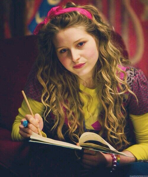 15. Alumna de hogwarts, de la casa griffindor, amiga de harry y compañia; ¿mi patronus? un bonito caballo.E.D. #HPRolGames