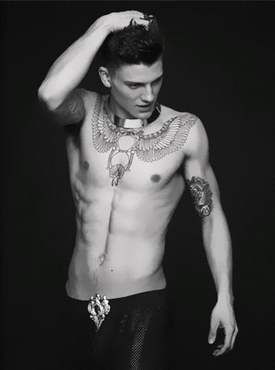 JonathanC_LC's profile picture. Sangre de demonio corre por mis venas, más que un simple nefilim. I'll burn down the world.¿Sexy?Eso es poco.Mau, nuestro pequeño pirómano está aquí.