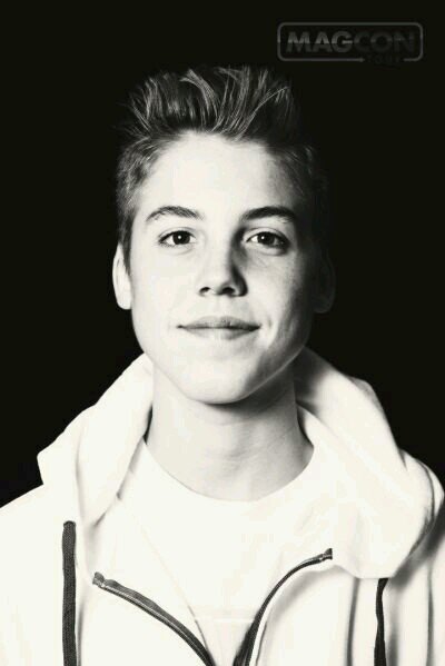 Matthew_NDRPG's profile picture. 16 || puedo cambiar el tiempo segun mi estado de animo || ¿loco? puede ser ||