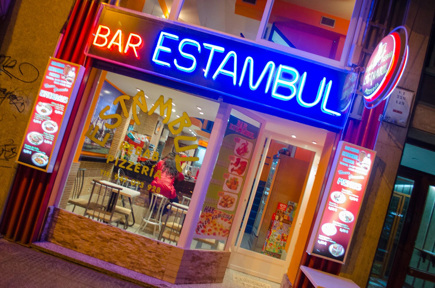 ¡SERVICIO DE COMIDA A DOMICILIO!
TELF: 947073928
Cantidad y Calidad al mejor precio.
Certificado HALAL.
