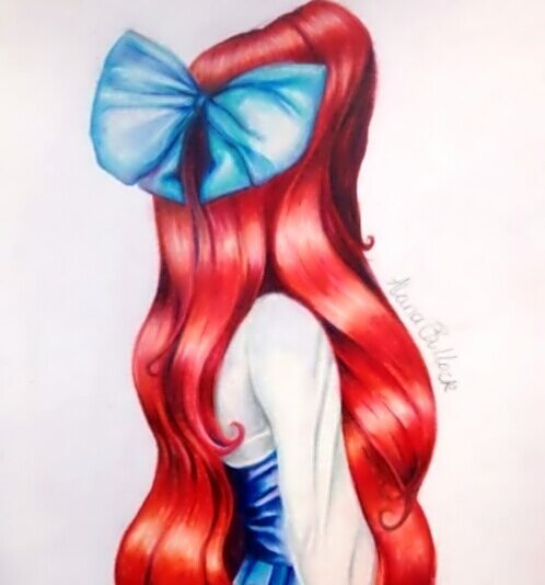 «1/7». Hija del rey Tritón. Te tiraré almejas. Siendo una sirena malota con Alice. Tengo una pala y sé usarla.