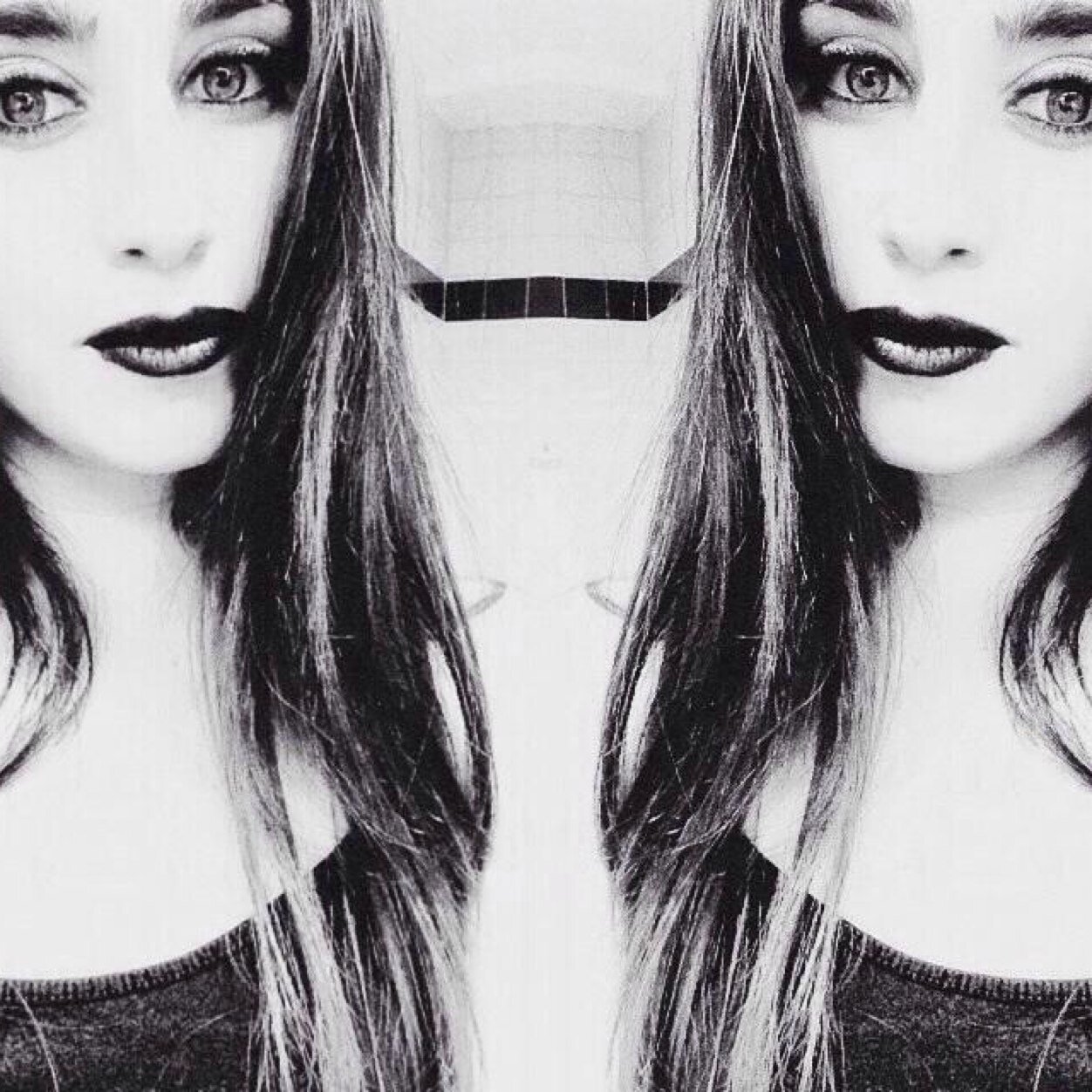 Hi please follow this acc @anusregui thanks ilysm