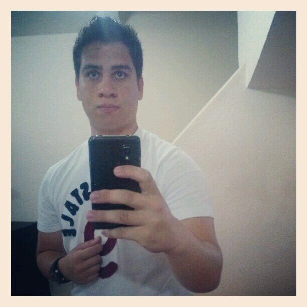 Ciumento, Chato, Ignorante com quem não gosto, Curioso, Amigo, Palhaço, e namorado da @_laarymoura! ✌