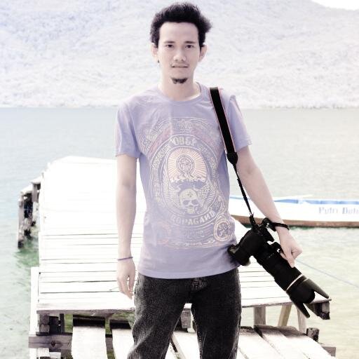 Prewedding | Wedding | Candid | Documentation | Family Potrait | Fashion | Product | Digital Art.
Cp  = 082 193 655 666