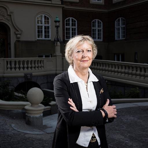 Bestyrelsesmedlem, cand.polit, MBA. Tweeter om sundhedspolitik, økonomi. ledelse og nyttig viden om sundhedsvæsenet. Fang mig på bente@hyldahlfogh. dk
