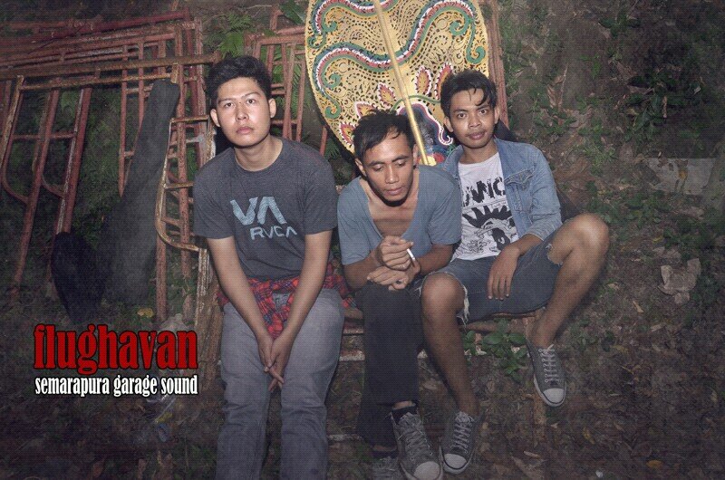 flughavan,klungkung grunge band perform since 2008 just a 3 kids who gets enlighten by seattle sounds such as nirvana,soundgarden,pearljam,mudhoney and navicula