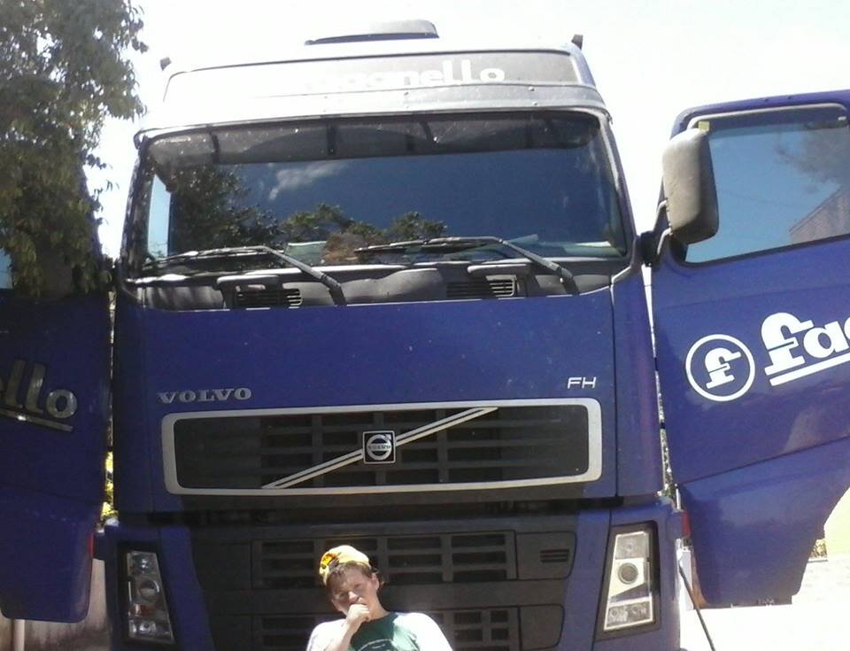 Um Abraço ai pro meu Amigo Juliano Zat e pro Lukinhas e td di bommm migão daqui a alguns anos é nois na rodagem tudibãooo