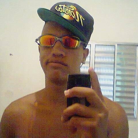 Quem nasceu pra brilhar,brilha até no escuro.

De falsidade eu to de boa.
