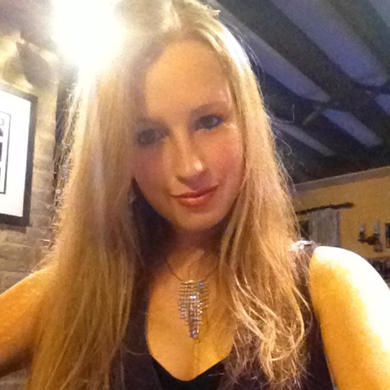 TashaSurch's profile picture. Whats worth the price is always worth the fight every second counts cause theres no second try ♫