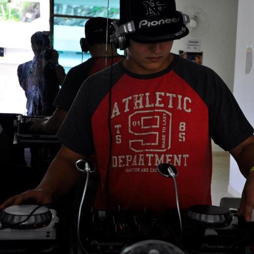PARA CONTRATAR :
DJ Willian, Festas e Eventos, Festas em Geral com Qualidade Som Profissional Vasto Repertorio e iluminação a Laser . cel : 994279342