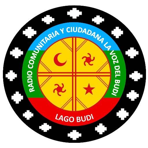 Radio Comunitaria, de mínima cobertura, y tiene sus estudios en la Isla Llepo ubicada en el Lago Budi, en la Comuna de Saavedra, IX Región.+56 9 75786834