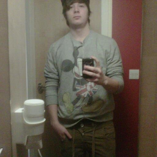 18 male xbox maniac if u have tips for any xbox 360 games tweet me
