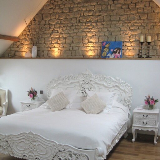 Le Pressoir is a group of self catering gites within an ex farm courtyard, tranquil & peaceful, close to a thriving village & Normandy landing beaches