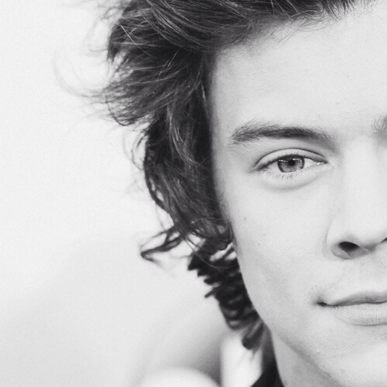 HI ! PLEASE FOLLOW MY ACCOUNT @queenmerel , THANK YOU SO MUCH ILY XOXO