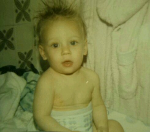 AtonimiBV's profile picture. dejate llevar por el momento, disfruta y sientelo, tu y solo tu esa es la prioridad, busca tu felicidad y lucha por ello