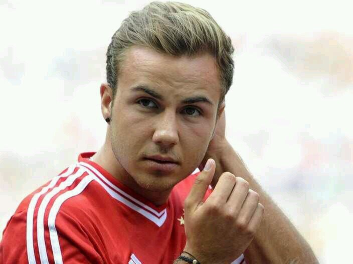 philipp poisel fan,bayern münchen fan, daniele negroni fan.....usw. und ich bin singel:)