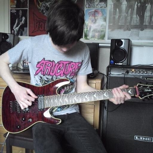 Aspiring music producer and guitarist. @Kandyflosskitty is ma bitch. Follow meeeeeeeeeeeeeeeee!