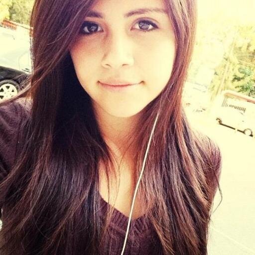 I am sofhblumore 19 years old selenagomezlookalike