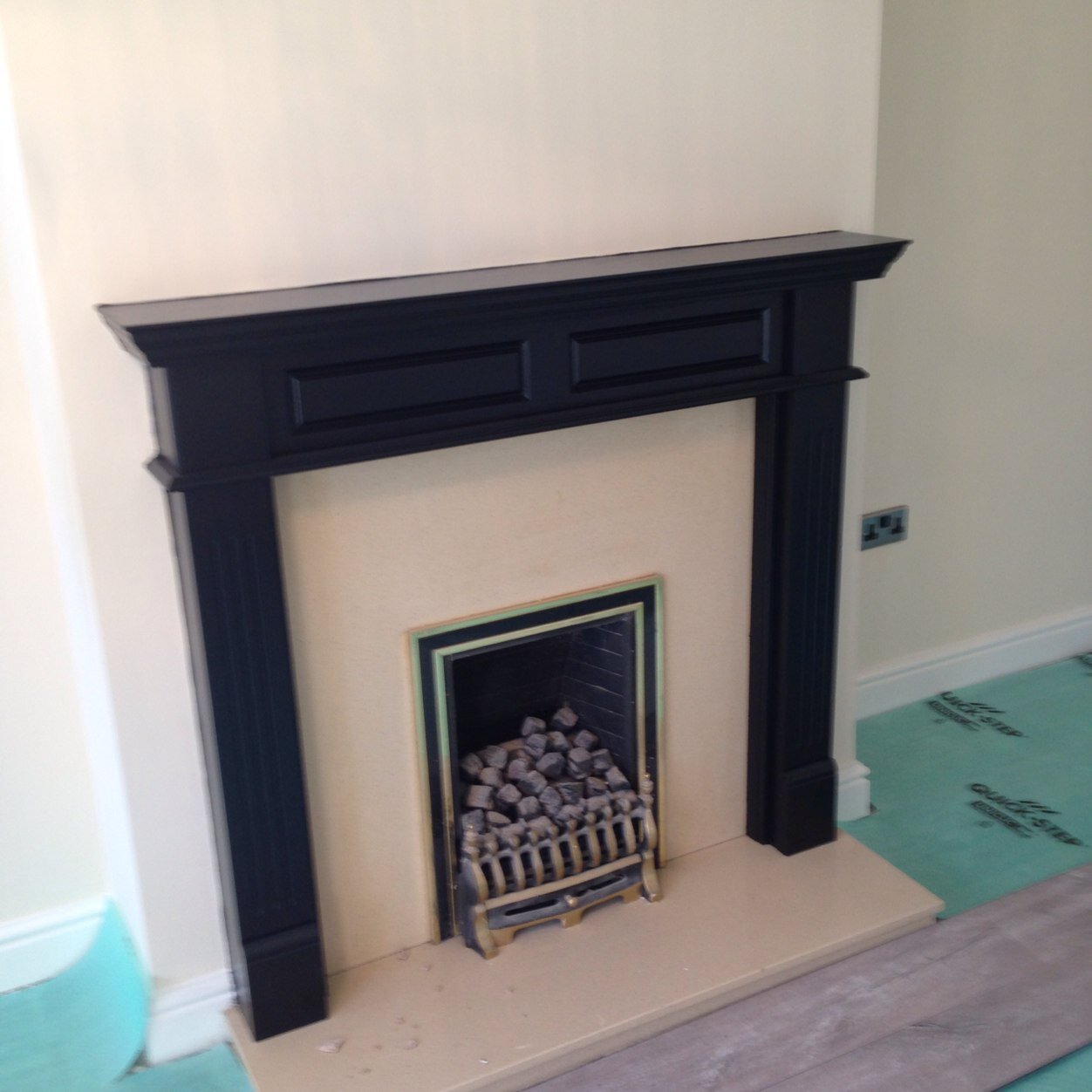 Diploma trained decorater , painter,interior or exterior,wallpapering , good rates , free quotes ,leeds, special rates for oaps/single mums , liability insur