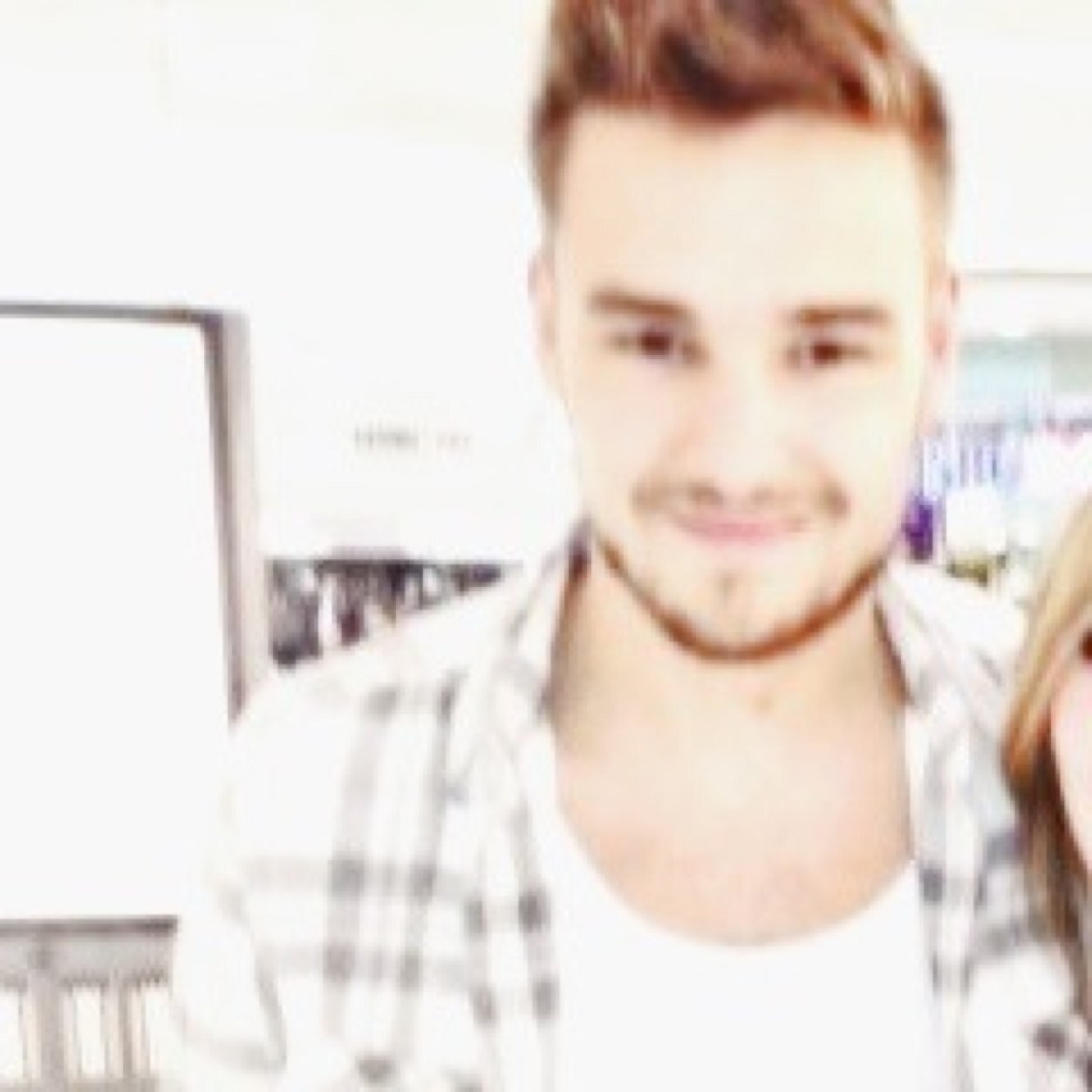 please follow @HOLYFUCKPAYNE she reallly wants her goal so please