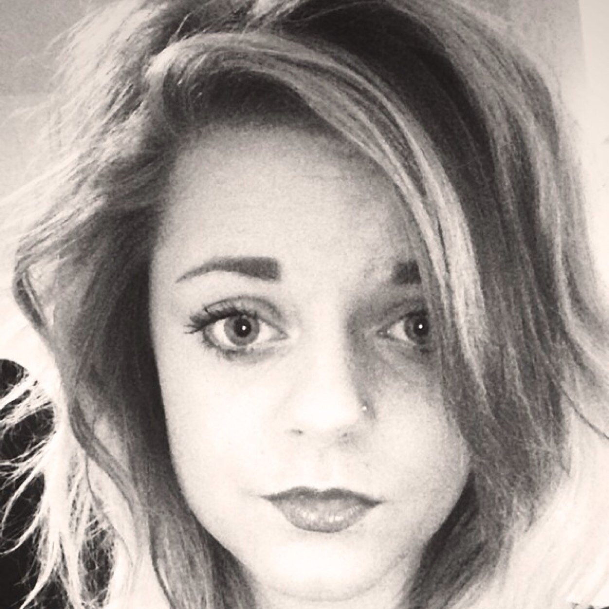 _alexapatten's profile picture. ✌️