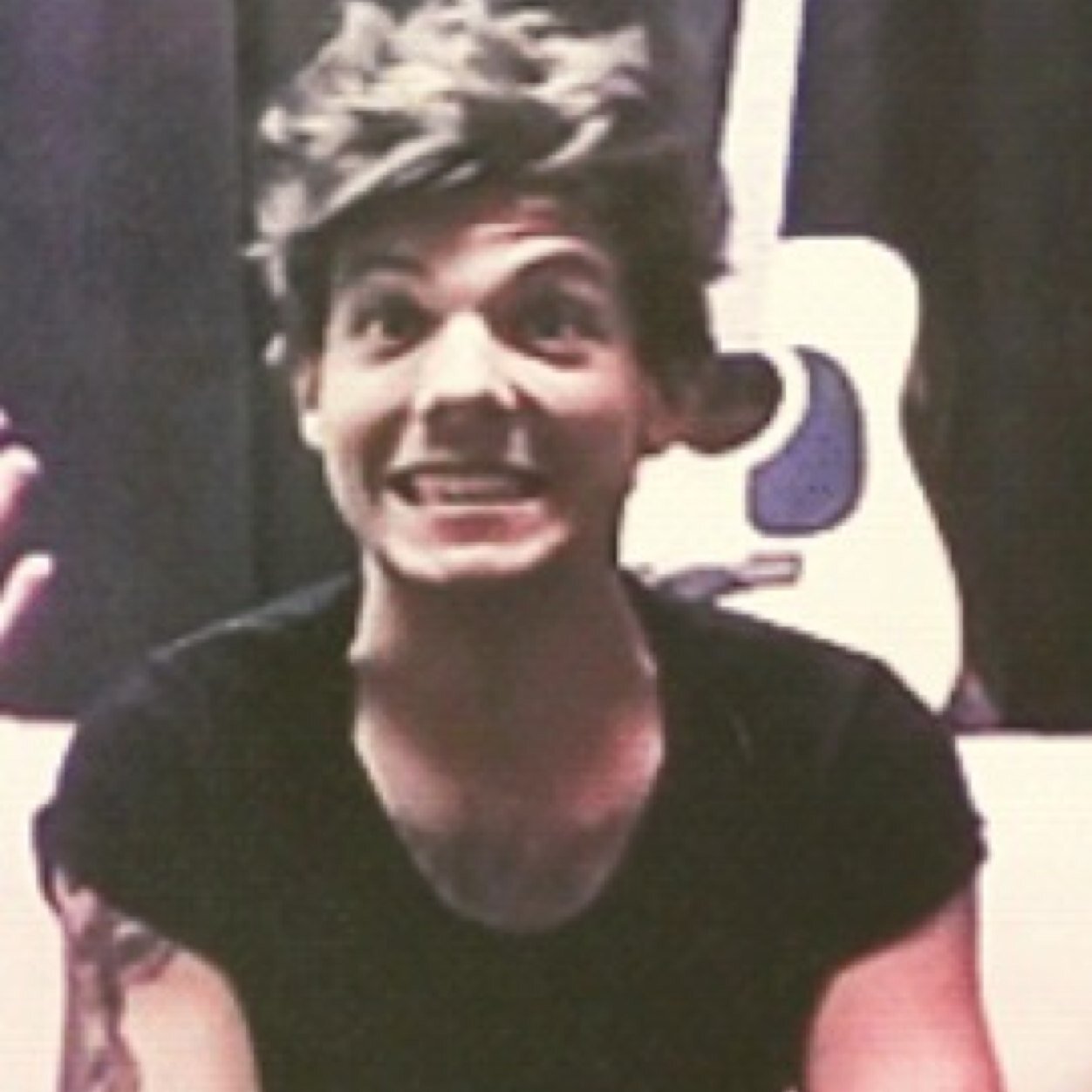 Hey i just gave you a free follow so please go follow @DURNKONLARRY ♡