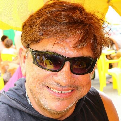 Sou escritor, músico, cantor e compositor.
