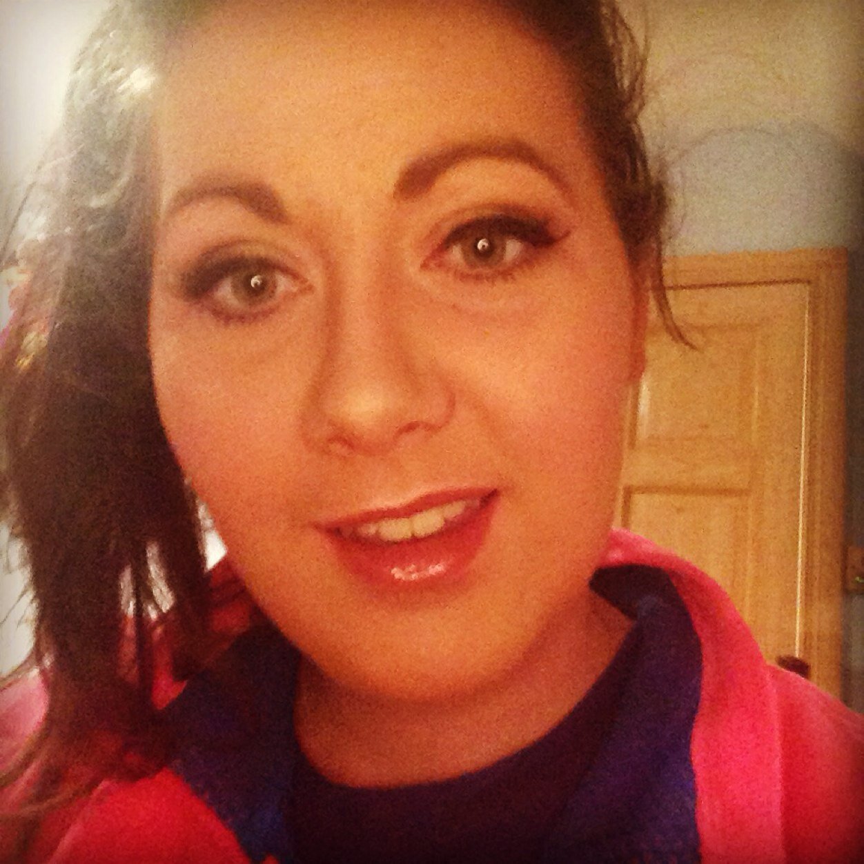 Beauty, fashion and glamour blogger located in Northern Ireland living out my dream. Check out my blog http://t.co/DX31avtAsd