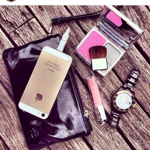 HandBagGadgets's profile picture. Follow For The Latest Stylish Handbag Gadgets including the bag that charges your phone!