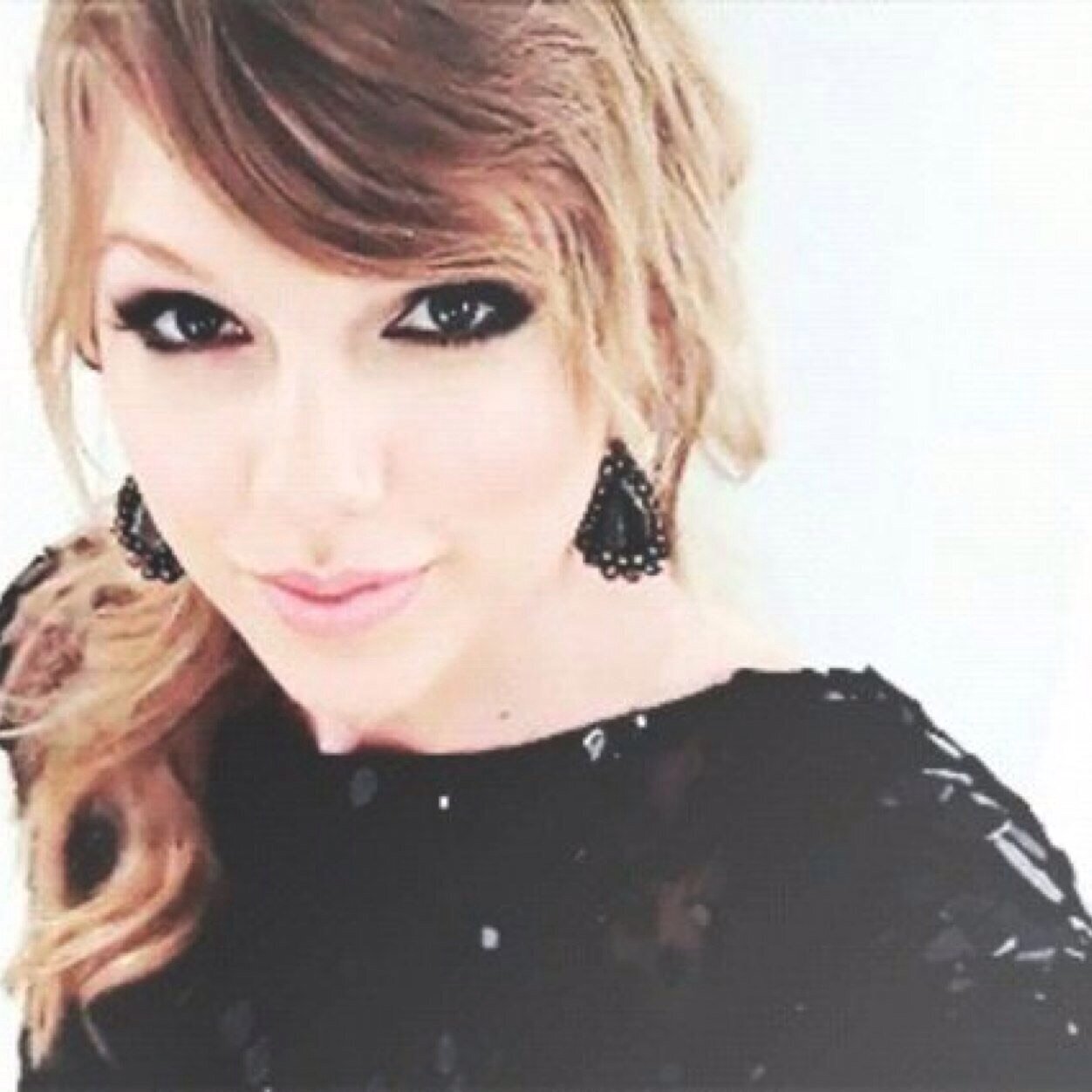 Free follow. Follow @NiallsStarlight. She'll follow back tay,one d, and 5sos accounts. Or ask for a fb!