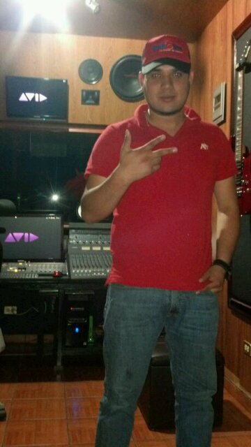 Vocalista en @Banda3Rios.