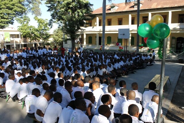 A l’occasion des 125 années de sa fondation, l’école Saint Joseph de Pétion-ville ouvre le troisième cycle. Cinq cent soixante-dix (570) élèves fréquentent l’ét