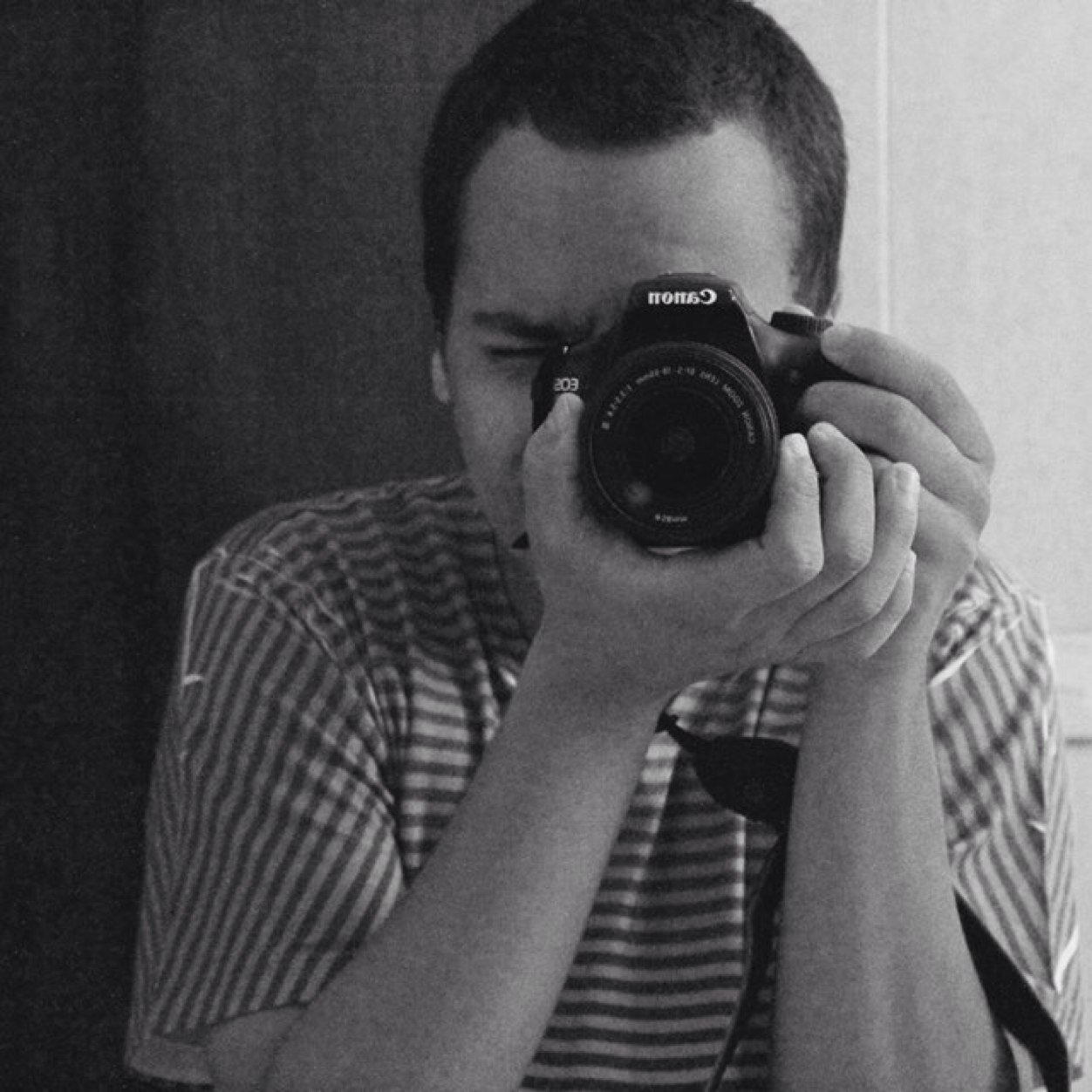 Fotografo e gerente na empresa fotografe seu dia .
Numero para contato : 14 998829492
Pagina : http://t.co/ey8o6Ht6IU.