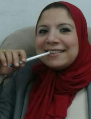 مهندسة باحد البنوك المصرية