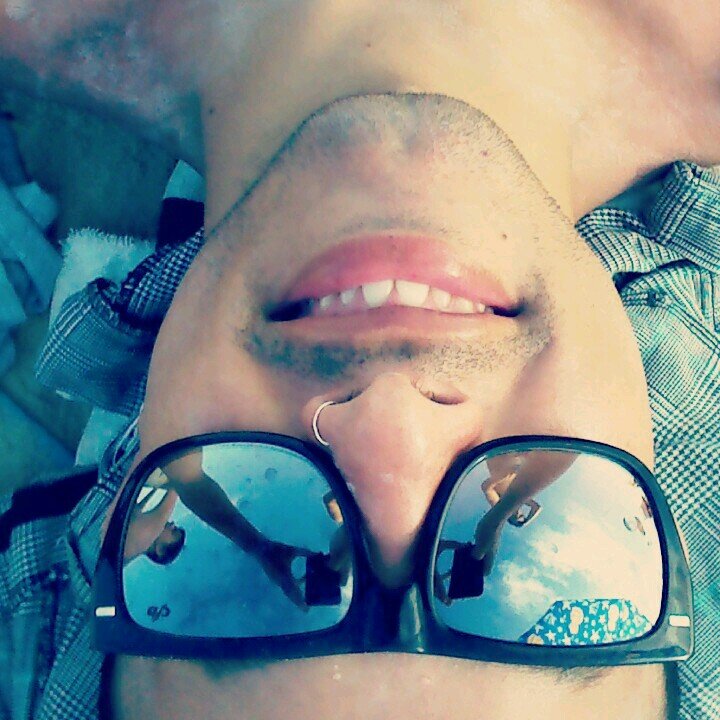 Gosto das bebidas mais amargas, das idéias mais insanas,dos pensamentos mais complexos, dos sentimentos mais fortes.