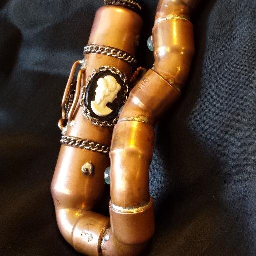 TheVaporTree's profile picture. Artist and Creator of custom e-cig mods for your enjoyment of Steampunk and 7ft. clouds.