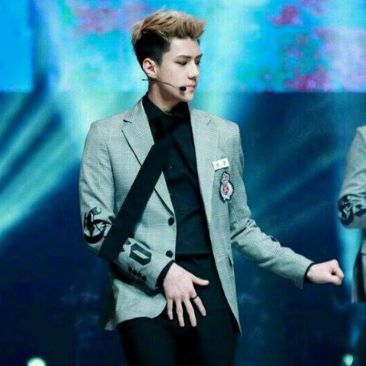 [V] @HighCutEnt_ | [@BANGMINAH48 My cute girl My pretty girl don't try to touch her cause SHE'S MINE ! Hyung gua xlhane_exo