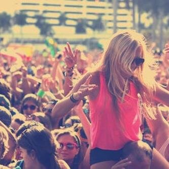 14. Maroon 5. Miley Cyrus. Weasley. Hogwarts. Books. We accept the love we think we deserve. Foster the people. Narnia. Keep dreaming. Friends.  ¿Real o no?