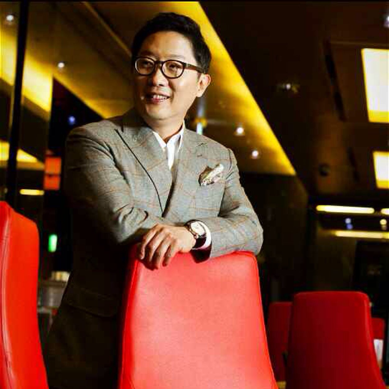 vinopark's profile picture. **즐겁게.. 아님  말구...** 

여인보다 올드와인을 더 사랑하는 와인 환자입니다.^^
와인중독, 운동중독, 일 중독....
  맛난거 먹으러 찾아다니는거 좋아하고  야구 수영 영화도 좋아하죠...^^