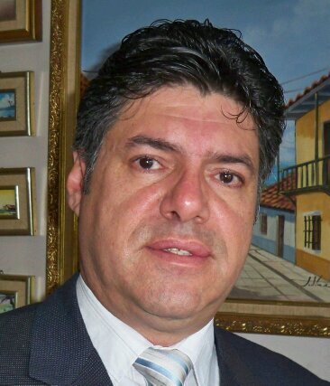 Lic. en Informática. Profesor Universitario. Músico. El Señor es mi pastor; nada me faltará.