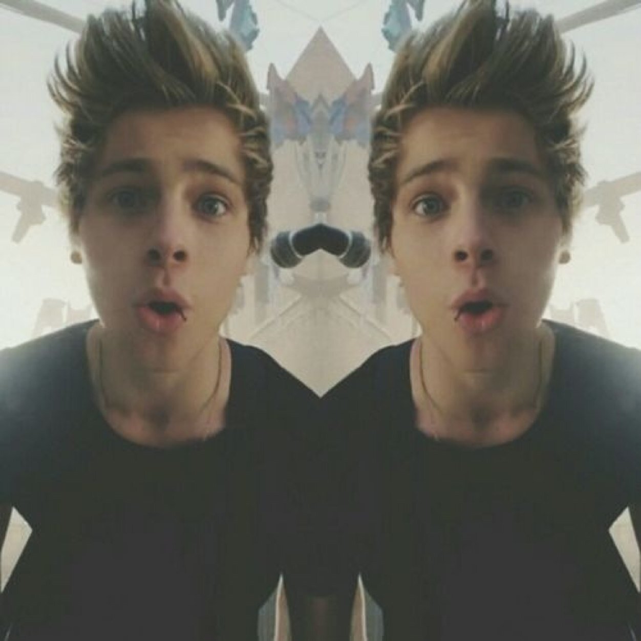 FREE FOLLOW Please follow @hemmofringe Thank you!! Ily