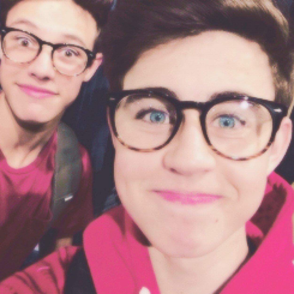 TE DEI UM FOLLOW GRATIS ENTAO VC PODERIA RETRIBUIR SEGUINDO A @stylsuckz ELA SDV E SO PEDIR