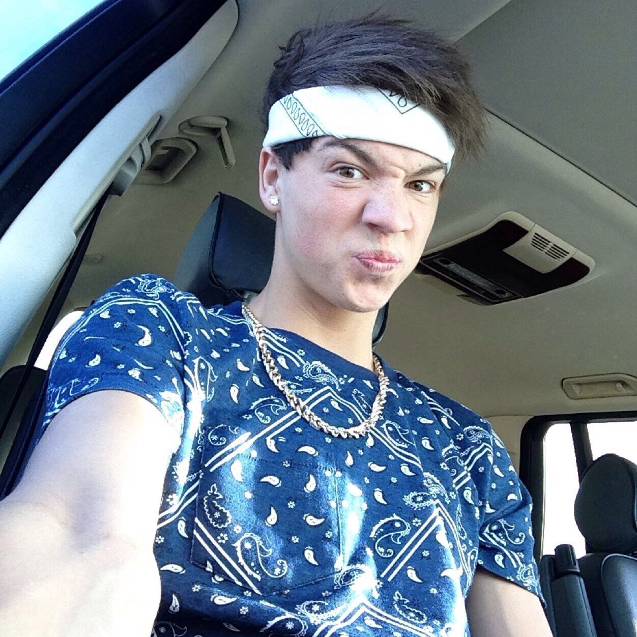 Yo! I enjoy making videos and traveling! 1/9 Magcon