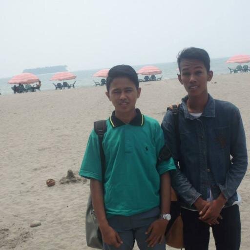 tetap semangat walau di pandang sebelah mata !!! (y)