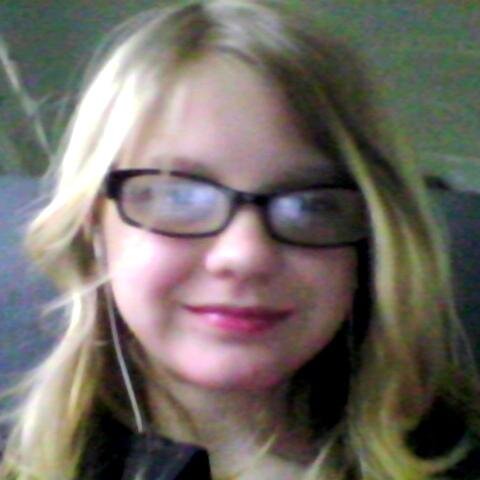 Vocalist of Written Memories, Killjoy of the MCRmy forever, WHYMCR!?, potentially crying, being myself, craving tacos